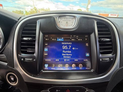 Used 2015 Chrysler 300 Limited w/ 300 Premium Group image 16