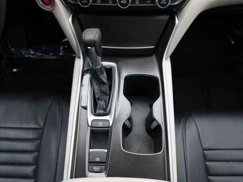 Used 2018 Honda Accord LX image 19