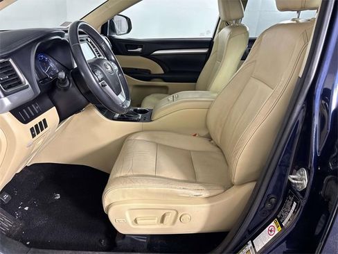 Used 2014 Toyota Highlander XLE image 12