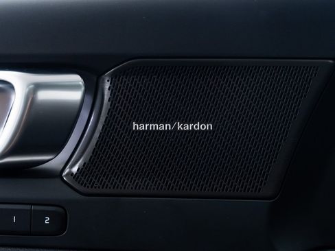 Used 2023 Volvo XC40 Recharge Ultimate image 15