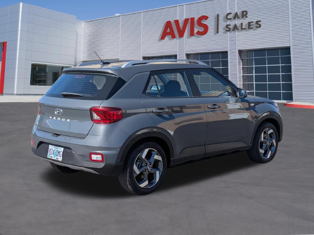 Used 2025 Hyundai Venue SEL FWD image 6
