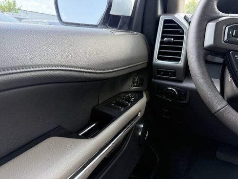 Used 2020 Ford Expedition XLT w/ Equipment Group 202A RWD image 32