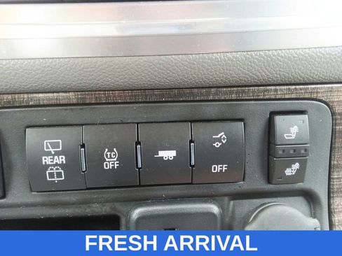 Used 2016 GMC Acadia SLT w/ Open Road Package FWD image 29