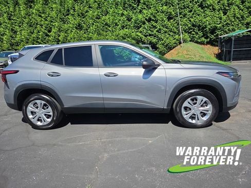 Used 2024 Chevrolet Trax LS FWD image 8