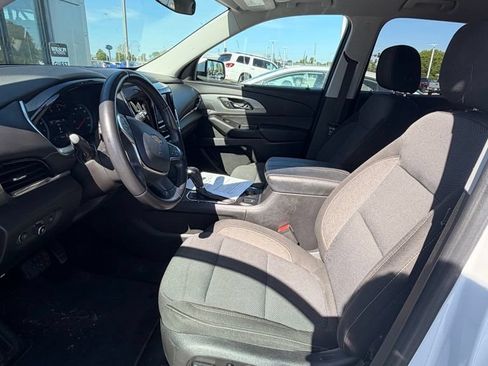 Used 2018 Chevrolet Traverse LT w/ LPO, Black Accent Package FWD image 7