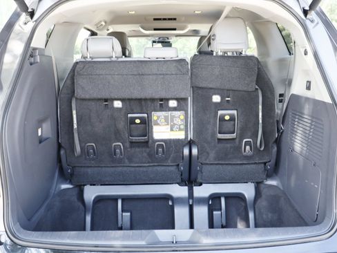 Used 2024 Toyota Sienna Limited AWD/4WD image 30