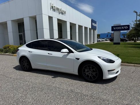 Used 2022 Tesla Model 3 RWD image 2