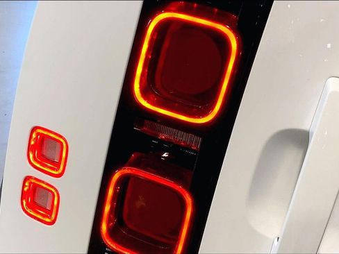 Used 2023 Land Rover Defender 110 S image 28