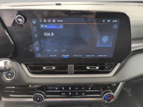 Used 2025 Chevrolet Equinox LT AWD/4WD image 8