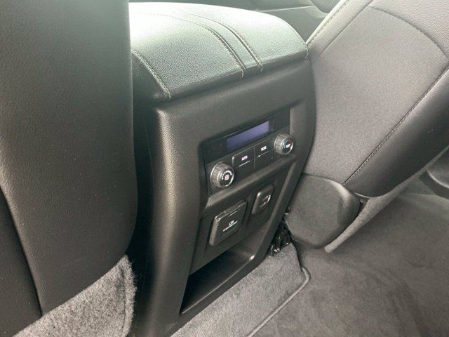 Used 2023 Chevrolet Traverse LT w/ LT Premium Package FWD image 36