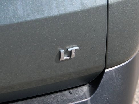 Used 2022 Chevrolet Traverse LT image 49