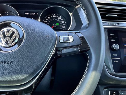 Used 2021 Volkswagen Tiguan SE w/ Panoramic Sunroof Package FWD image 11