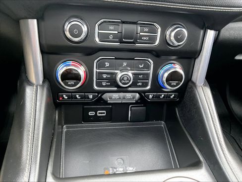Used 2024 GMC Yukon SLT w/ SLT Premium Package image 27