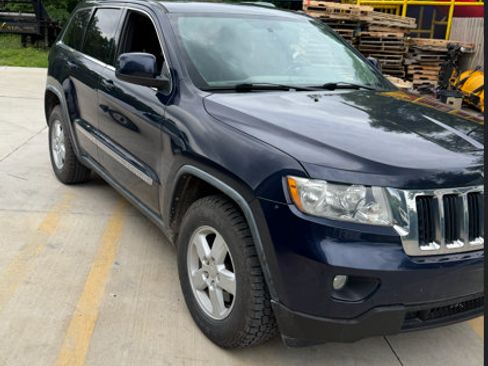 Used 2012 Jeep Grand Cherokee Laredo w/ Laredo E Group AWD/4WD image 5