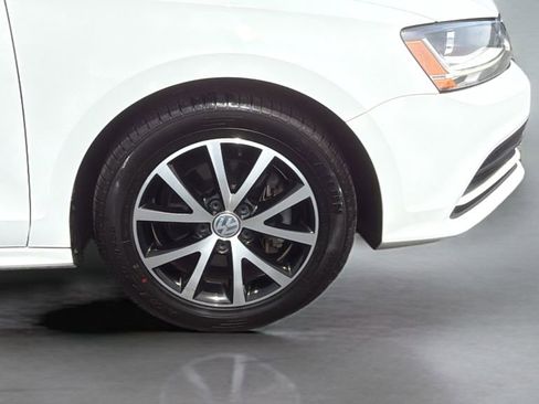 Used 2017 Volkswagen Jetta SE image 25