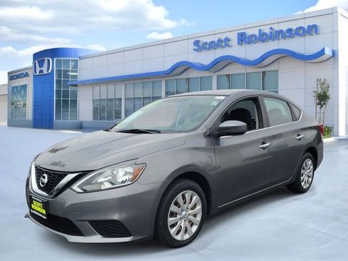 Used 2016 Nissan Sentra SV FWD image 2