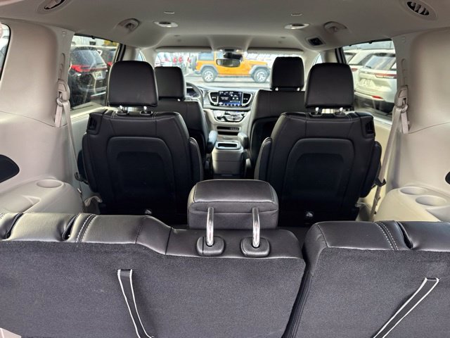 Certified 2024 Chrysler Pacifica Touring-L FWD image 22
