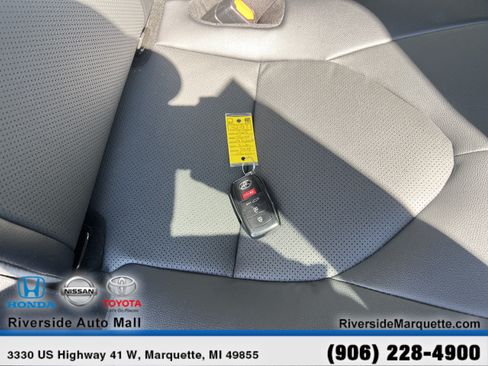 Used 2025 Toyota Grand Highlander AWD image 27