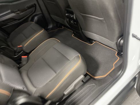 Used 2023 GMC Acadia AT4 image 22