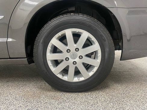 Used 2016 Chrysler Town & Country Touring image 28