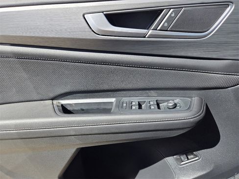 New 2025 Volkswagen Atlas Cross Sport SE image 18