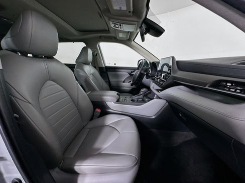 Used 2023 Toyota Highlander XLE image 33