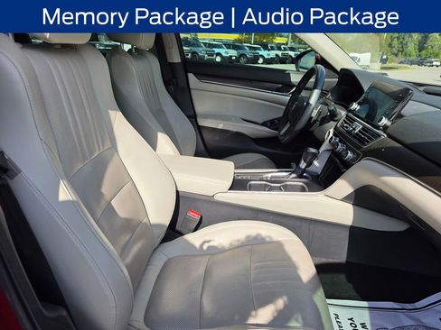 Used 2018 Honda Accord Touring image 9