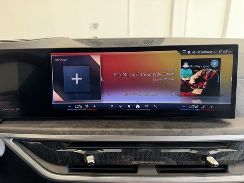 Used 2024 BMW X5 xDrive40i w/ M Sport Package image 21