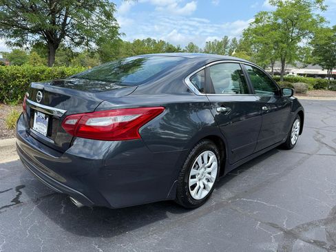 Used 2018 Nissan Altima 2.5 S w/ S Convenience Package FWD image 4