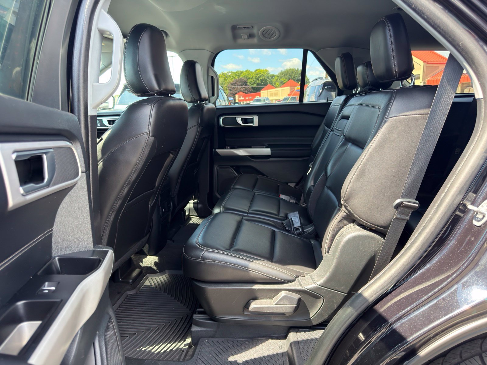 Certified 2022 Ford Explorer XLT w/ Equipment Group 202A AWD/4WD image 27