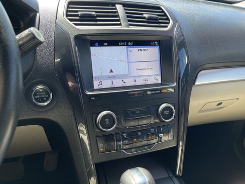 Used 2019 Ford Explorer XLT AWD/4WD image 17