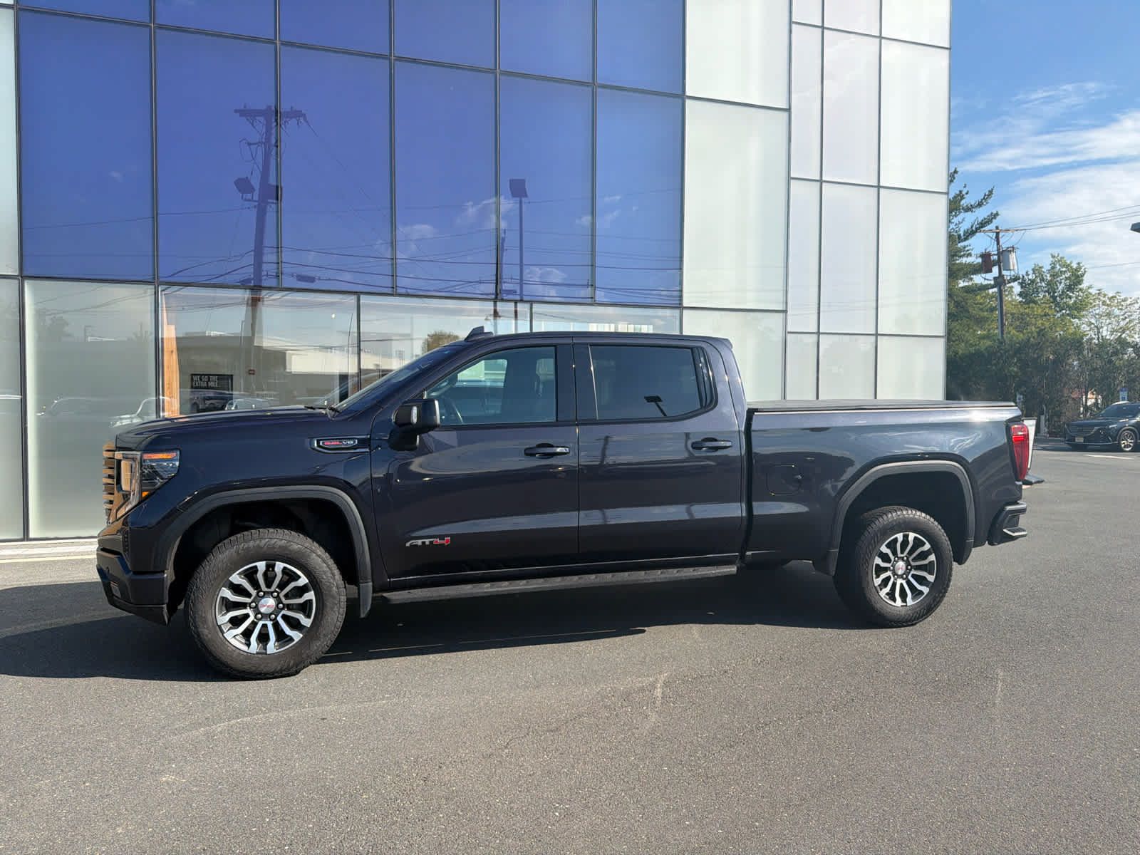 Used 2022 GMC Sierra 1500 AT4 w/ Technology Package AWD/4WD image 13