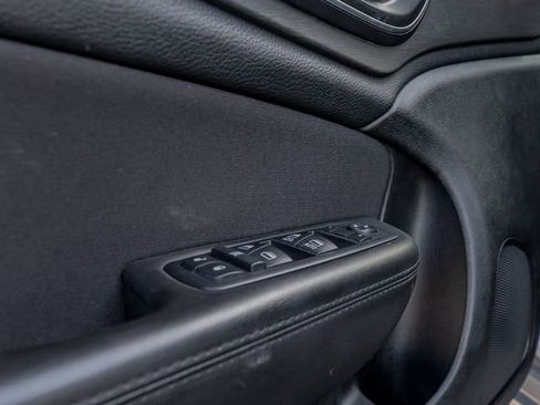 Used 2015 Chrysler 200 Limited w/ Convenience Group image 14