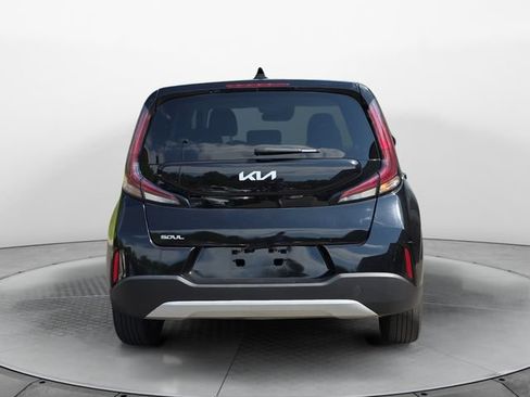 Used 2025 Kia Soul LX w/ LX Technology Package FWD image 4