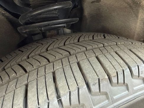 Used 2025 Ford Explorer ST-Line AWD/4WD image 9