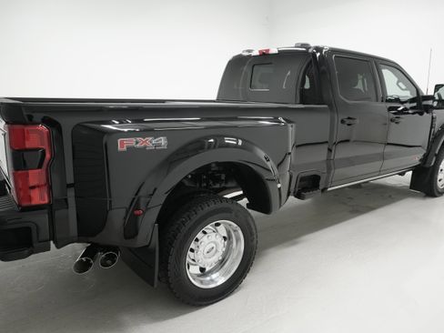 Used 2026 Ford F450 Platinum w/ FX4 Off-Road Package AWD/4WD image 3
