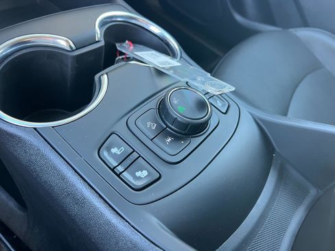 Used 2023 GMC Terrain SLT image 25