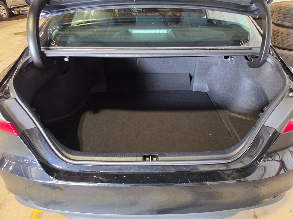 Used 2022 Toyota Camry LE FWD image 8