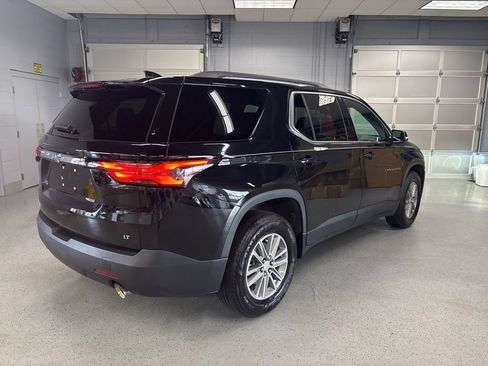 Used 2023 Chevrolet Traverse LT FWD image 9