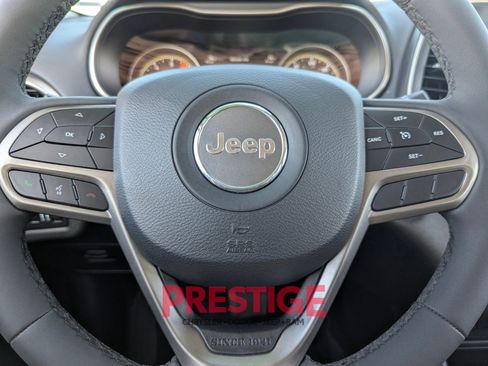 Used 2022 Jeep Cherokee Latitude Lux AWD/4WD image 16