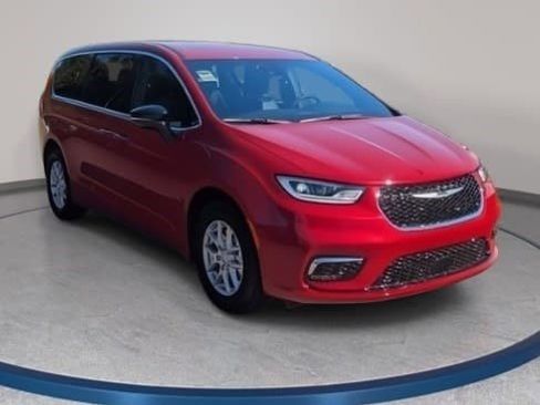 New 2026 Chrysler Pacifica Select image 3