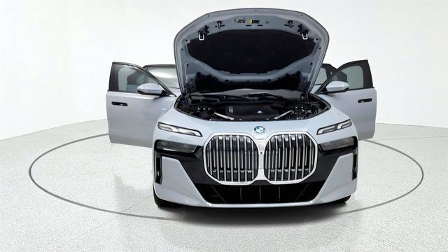 Used 2025 BMW 740i RWD image 12