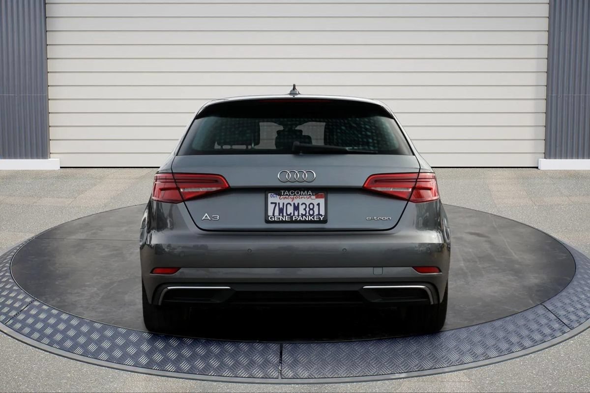 Used 2017 Audi A3 e-tron Prestige FWD image 6