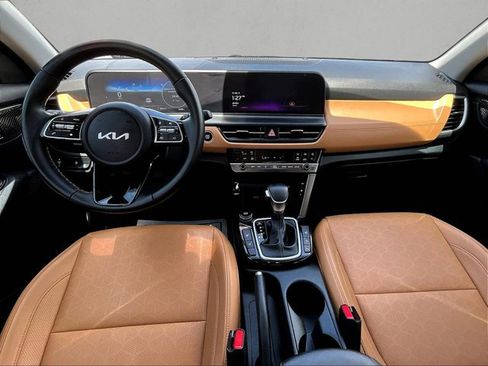 Used 2025 Kia Seltos EX w/ EX Sunroof Package image 15