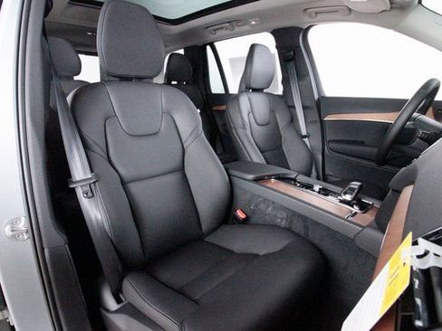 Certified 2025 Volvo XC90 B6 Plus w/ Protection Package Premier image 22