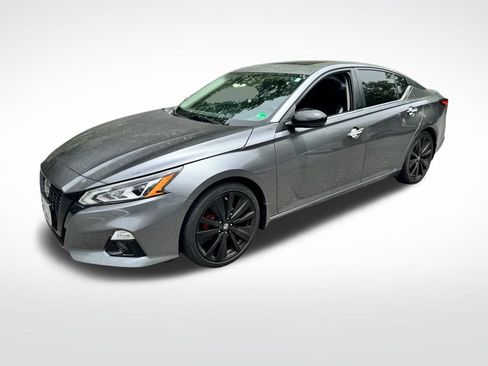 Used 2022 Nissan Altima 2.5 SR w/ Midnight Edition Package FWD image 3