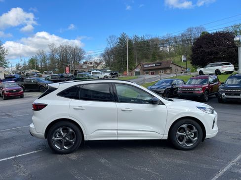 Used 2024 Ford Escape ST-Line w/ Tech Pack #1 FWD image 4