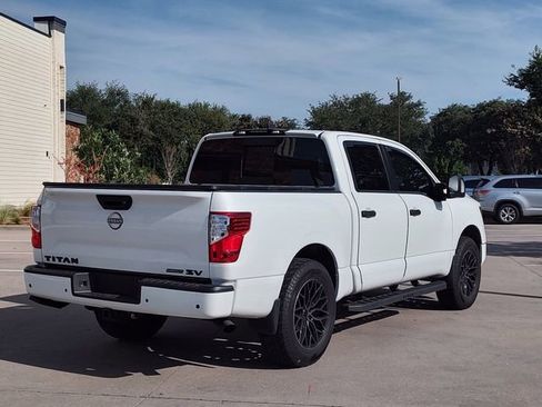 Used 2023 Nissan Titan SV w/ SV Convenience Package RWD image 3