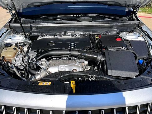 Used 2022 Mercedes-Benz GLB 250 GLB 250 w/ Premium Package Lite image 13