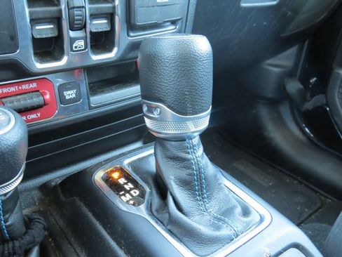 Used 2022 Jeep Wrangler Unlimited Rubicon 4xe AWD/4WD image 22